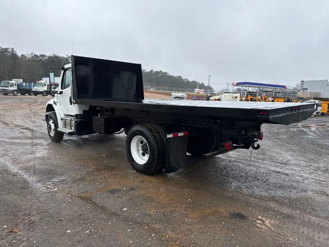 Image of Freightliner Business Class M2 106 equipment image 2