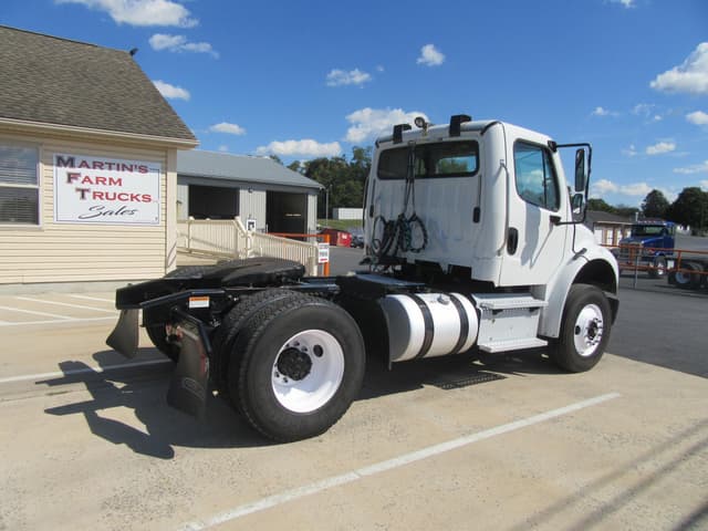 Image of Freightliner Business Class M2 106 equipment image 3