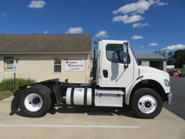 Image of Freightliner Business Class M2 106 equipment image 2