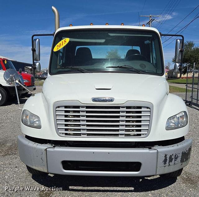 Image of Freightliner Business Class M2 106 equipment image 1