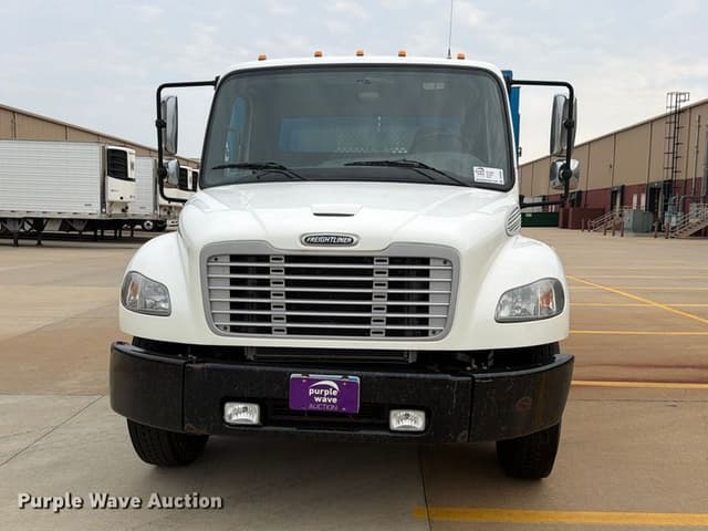 Image of Freightliner Business Class M2 equipment image 1