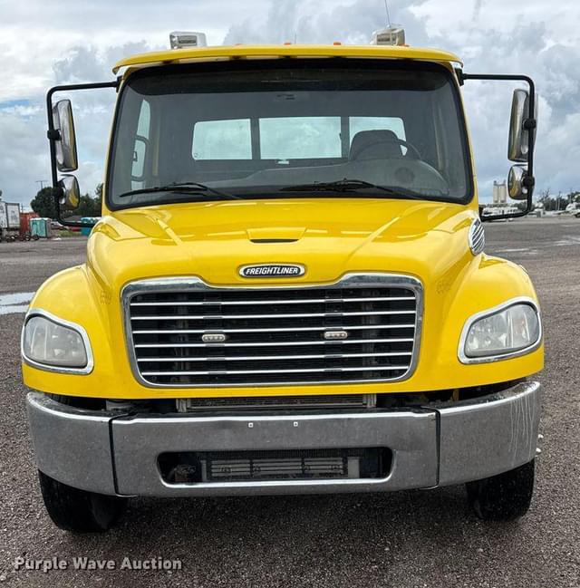 Image of Freightliner Business Class M2 equipment image 1