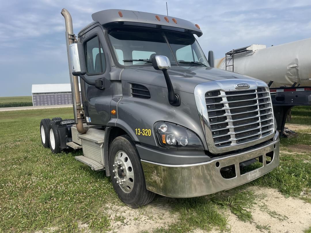 Image of Freightliner Cascadia 113 Primary image