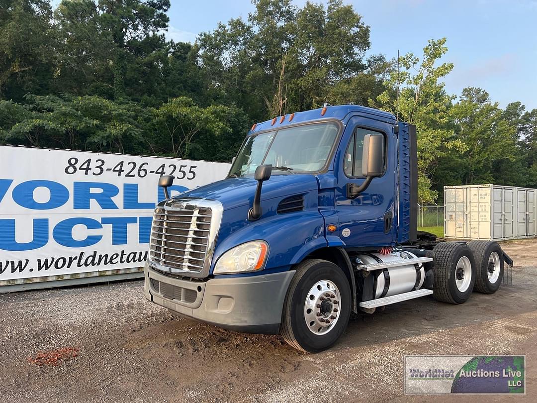 Image of Freightliner Cascadia 113 Primary image