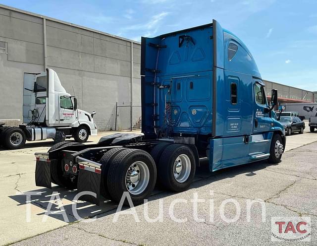 Image of Freightliner Cascadia 125 equipment image 4