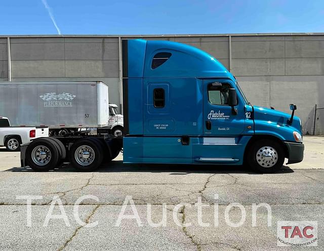 Image of Freightliner Cascadia 125 equipment image 3