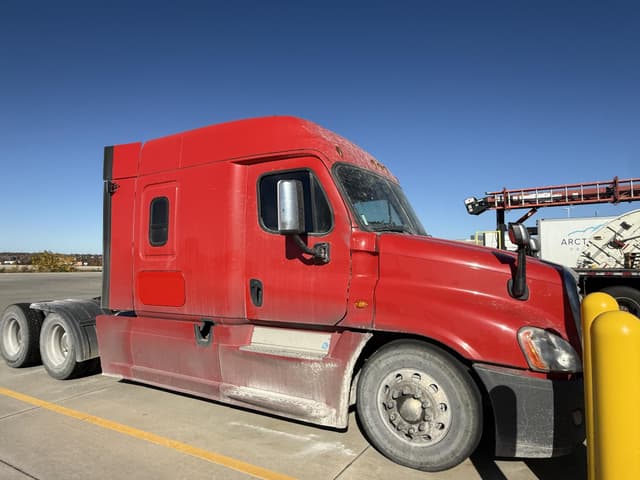Image of Freightliner Cascadia 125 equipment image 3