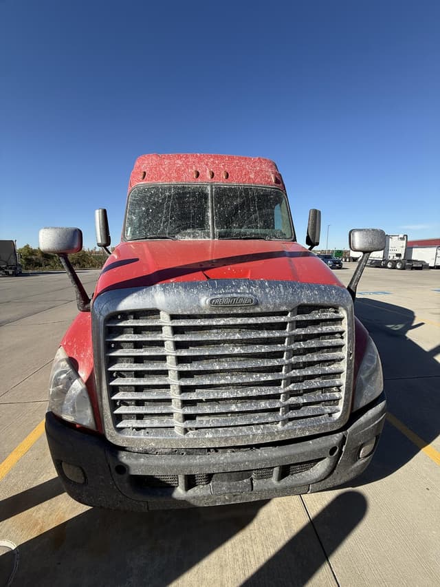 Image of Freightliner Cascadia 125 equipment image 2
