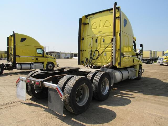 Image of Freightliner Cascadia 125 equipment image 4