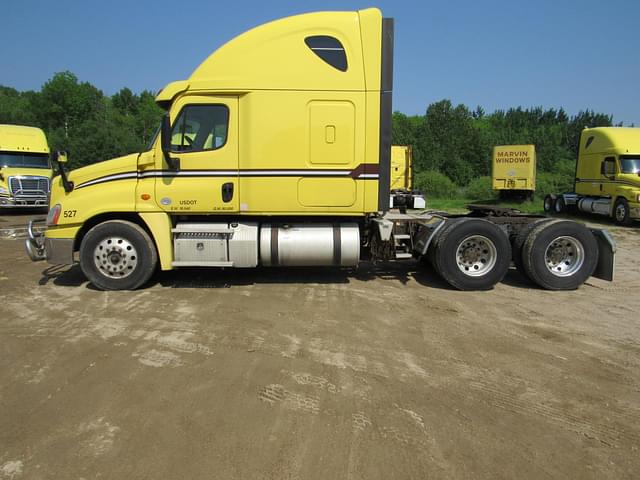 Image of Freightliner Cascadia 125 equipment image 2