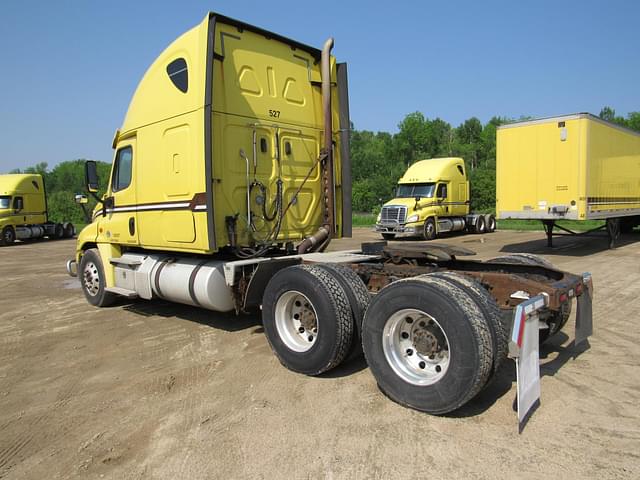Image of Freightliner Cascadia 125 equipment image 3