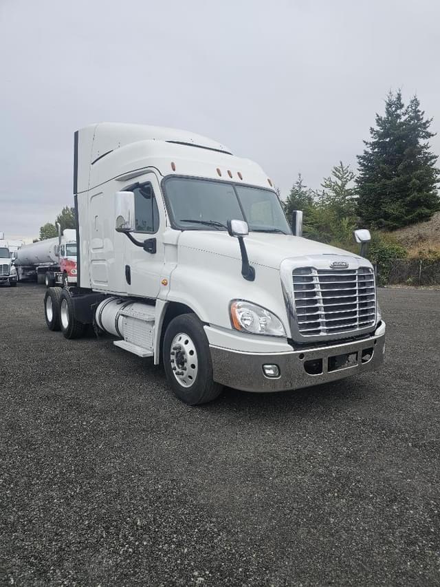 Image of Freightliner Cascadia 125 equipment image 4