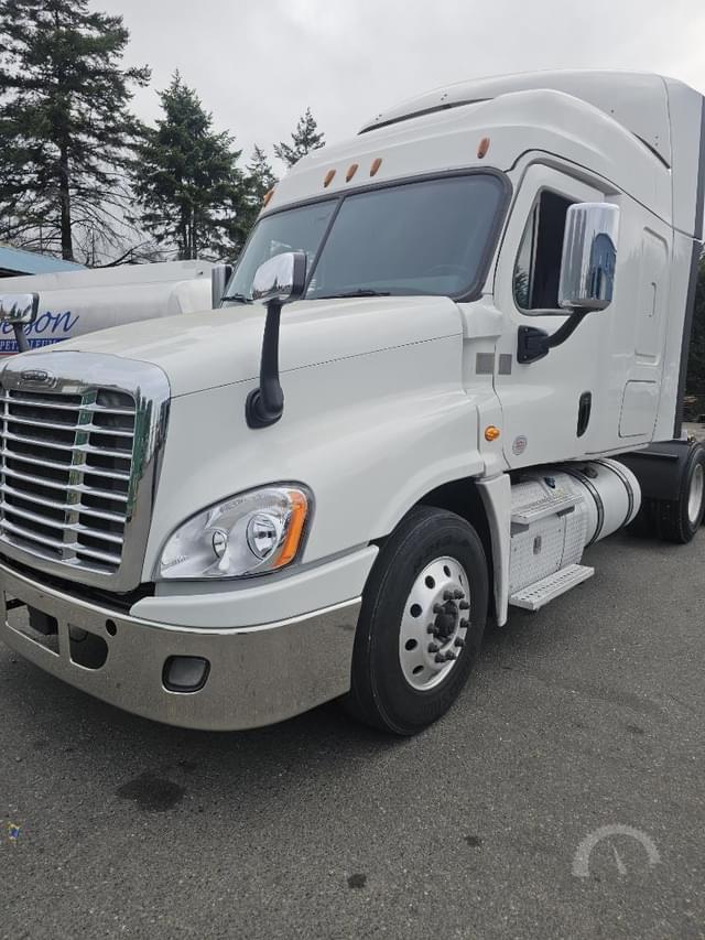 Image of Freightliner Cascadia 125 equipment image 1