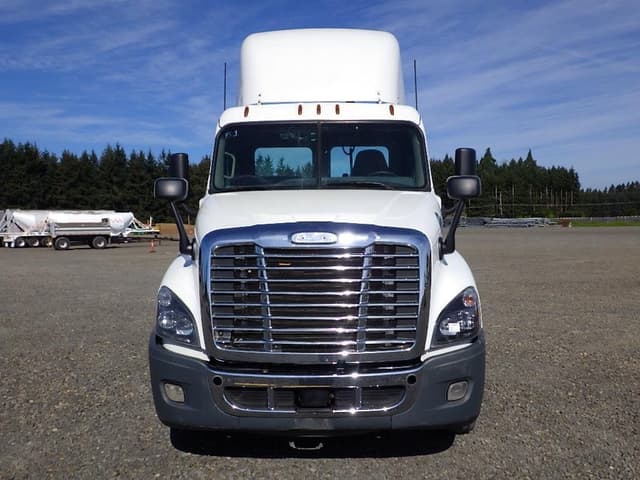 Image of Freightliner Cascadia 125 equipment image 1