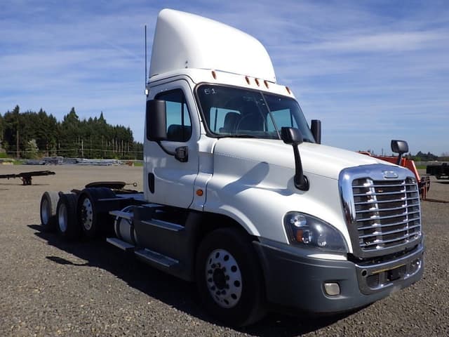 Image of Freightliner Cascadia 125 equipment image 2