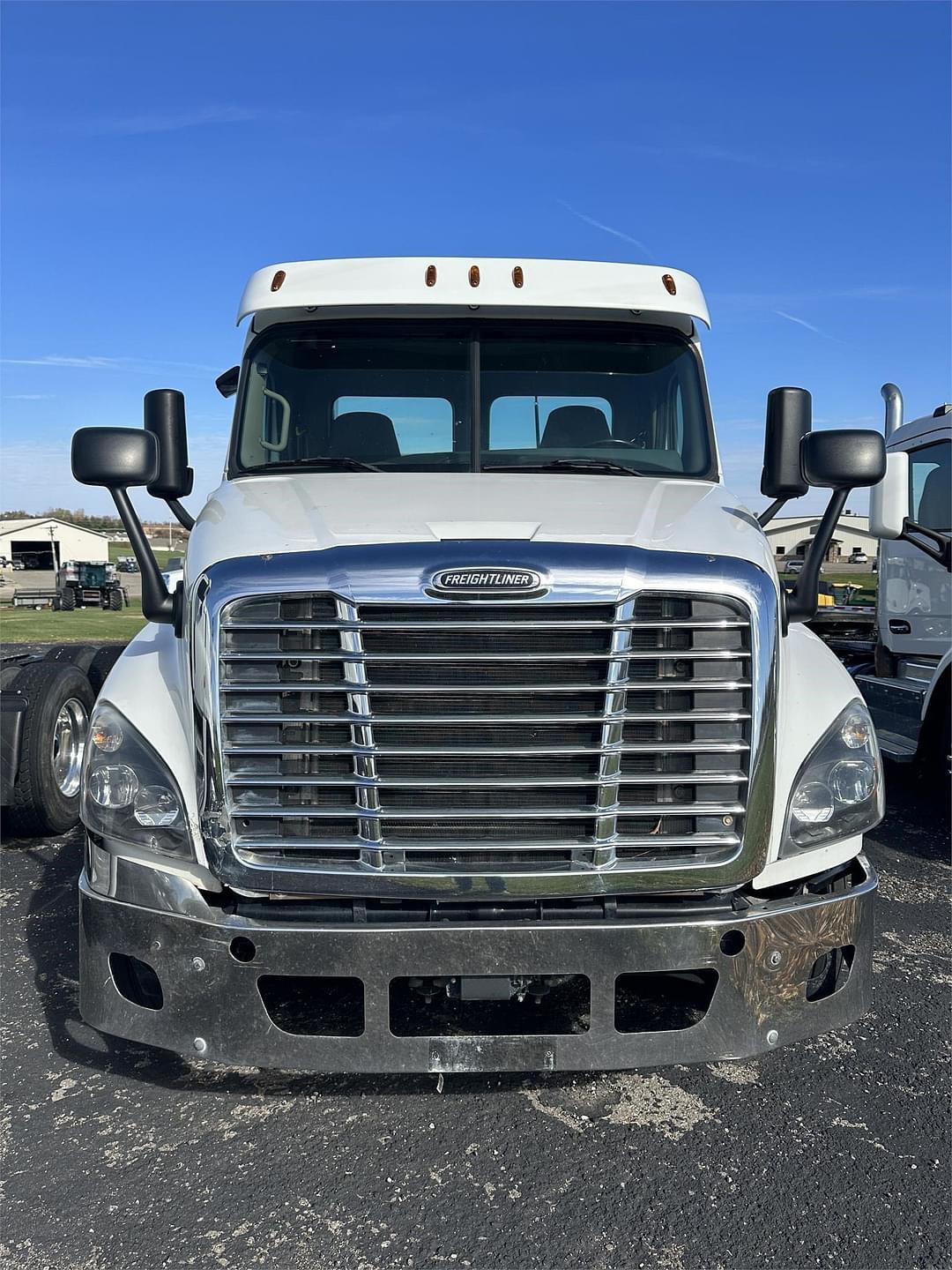 Image of Freightliner Cascadia 125 Image 1