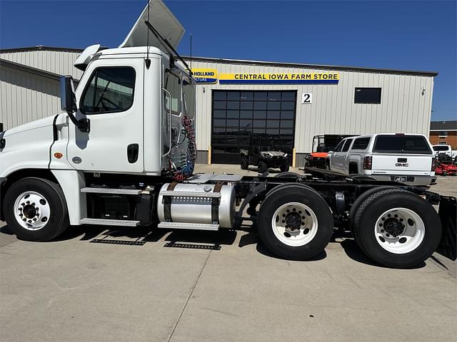 Image of Freightliner Cascadia 125 equipment image 1