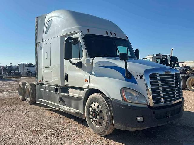 Image of Freightliner Cascadia 125 equipment image 1