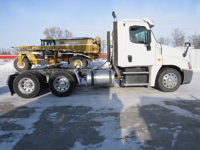 Image of Freightliner Cascadia 125 equipment image 4