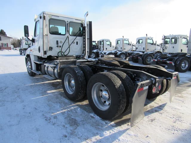 Image of Freightliner Cascadia 125 equipment image 3