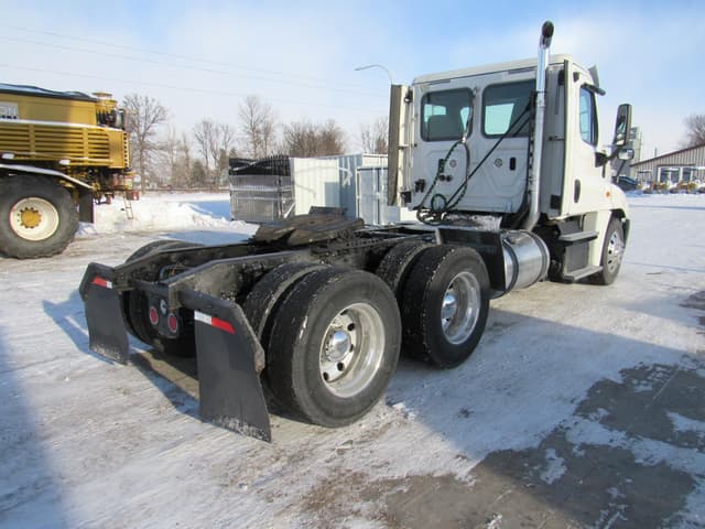 Image of Freightliner Cascadia 125 equipment image 2