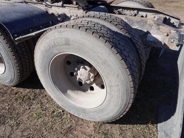 Image of Freightliner Cascadia 125 equipment image 4