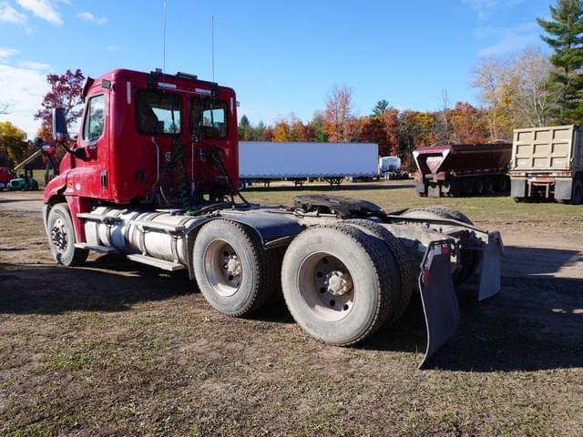 Image of Freightliner Cascadia 125 equipment image 3