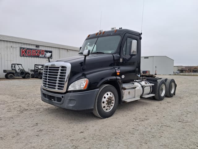 Image of Freightliner Cascadia 125 equipment image 2