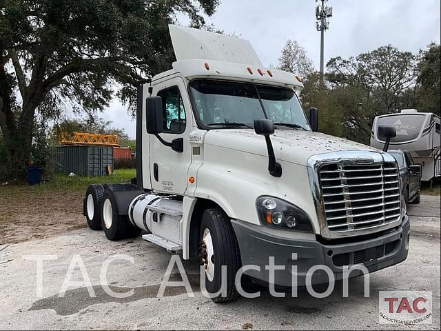 Image of Freightliner Cascadia 125 equipment image 4