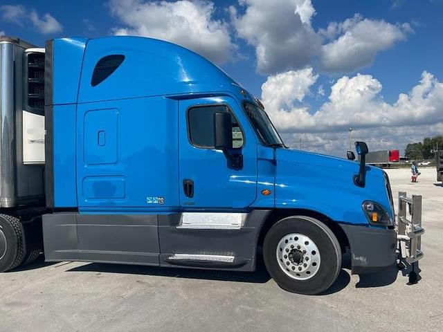 Image of Freightliner Cascadia 125 equipment image 1