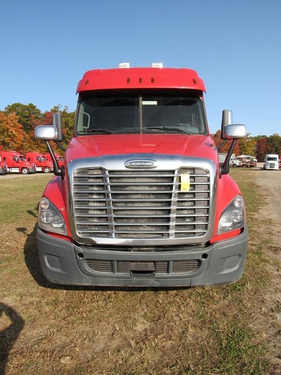 Image of Freightliner Cascadia 125 equipment image 2