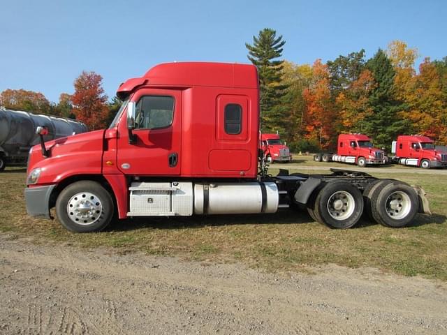 Image of Freightliner Cascadia 125 equipment image 1