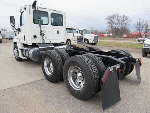 Image of Freightliner Cascadia 125 equipment image 3