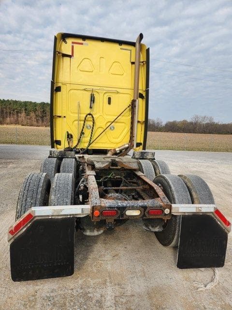 Image of Freightliner Cascadia 125 equipment image 3