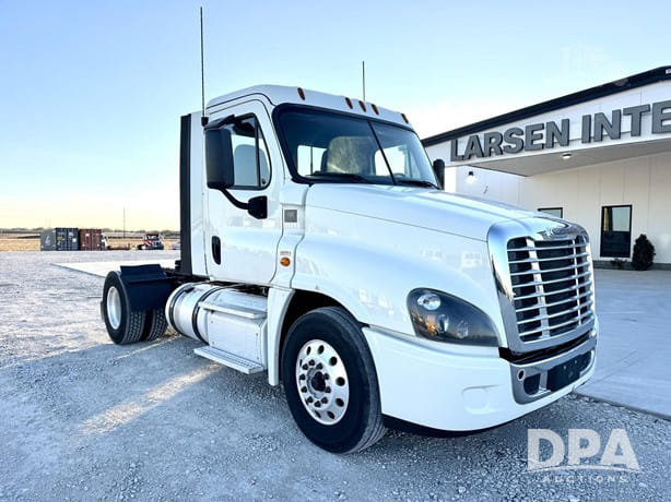 2018 Freightliner Cascadia 125 Equipment Image0