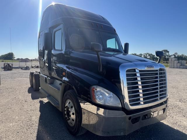 Image of Freightliner Cascadia 125 equipment image 2