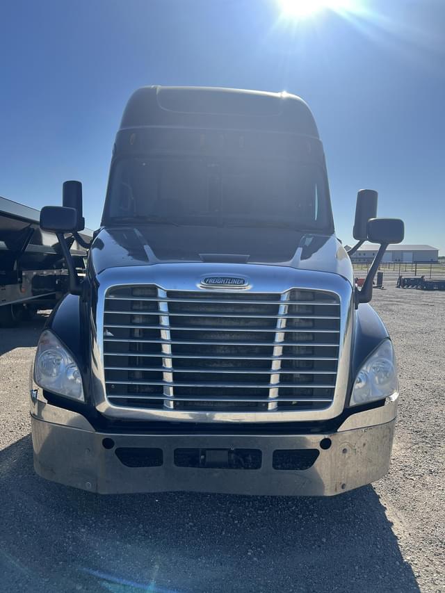 Image of Freightliner Cascadia 125 equipment image 1