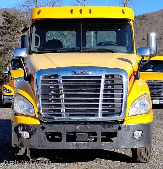 Image of Freightliner Cascadia 125 equipment image 1