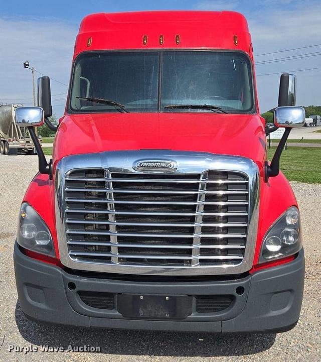 Image of Freightliner Cascadia 125 equipment image 1