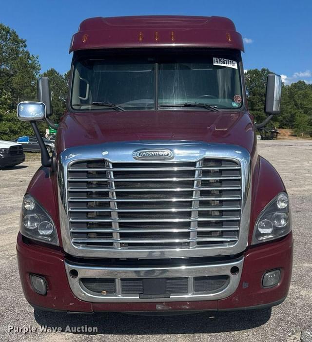 Image of Freightliner Cascadia 125 equipment image 1