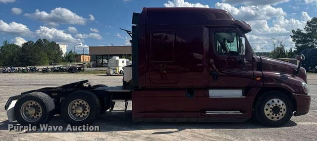Image of Freightliner Cascadia 125 equipment image 3