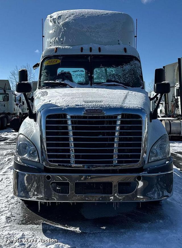 Image of Freightliner Cascadia 125 equipment image 1