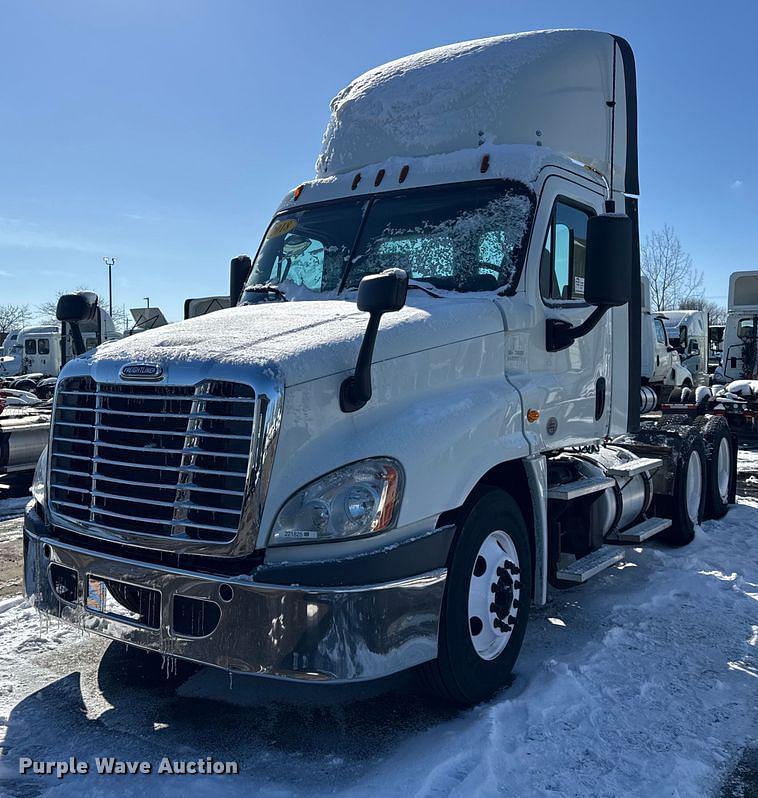 Image of Freightliner Cascadia 125 Primary image