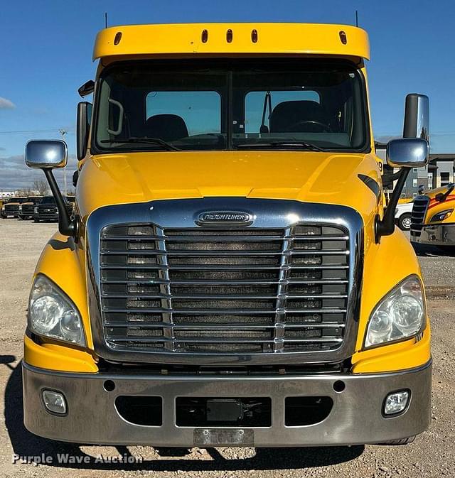 Image of Freightliner Cascadia 125 equipment image 1