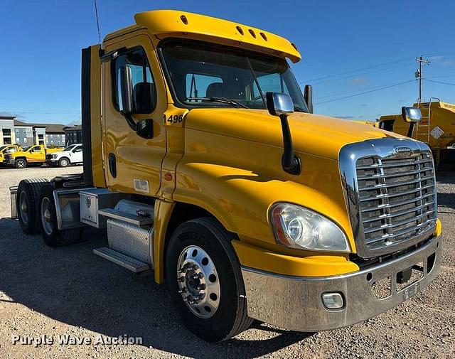 Image of Freightliner Cascadia 125 equipment image 2