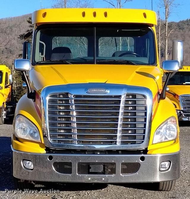 Image of Freightliner Cascadia 125 equipment image 1