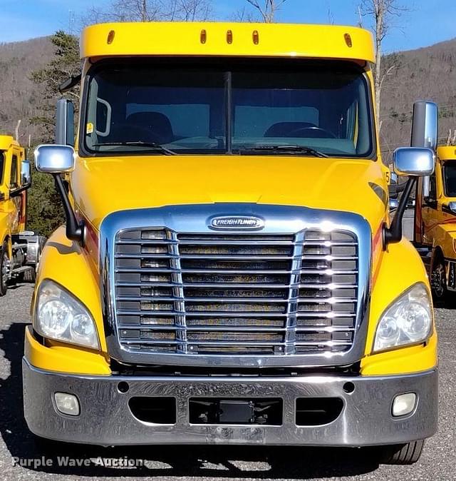 Image of Freightliner Cascadia 125 equipment image 1