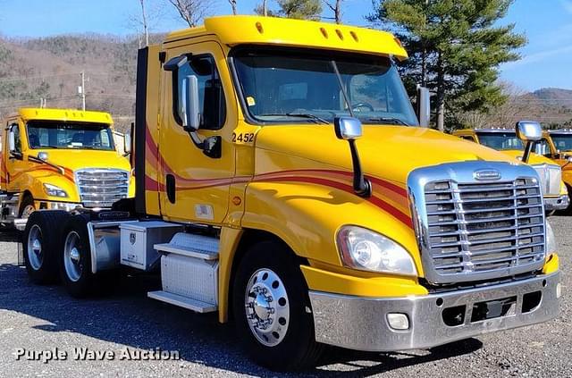 Image of Freightliner Cascadia 125 equipment image 2