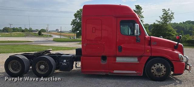 Image of Freightliner Cascadia 125 equipment image 3