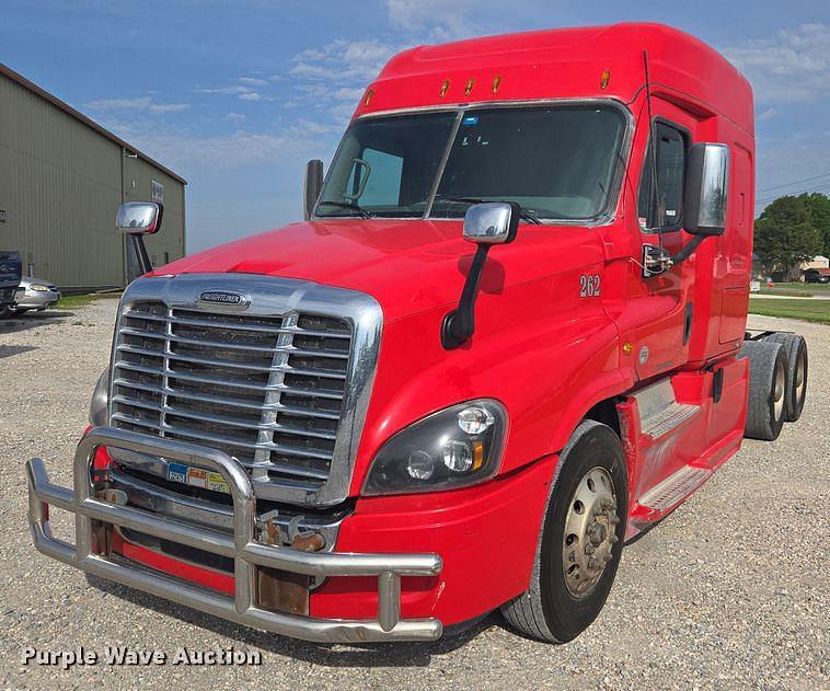 Image of Freightliner Cascadia 125 Primary image